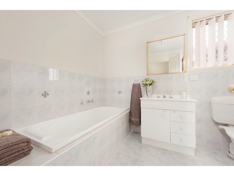 6 Hemsworth Court, Roxburgh Park VIC 3064