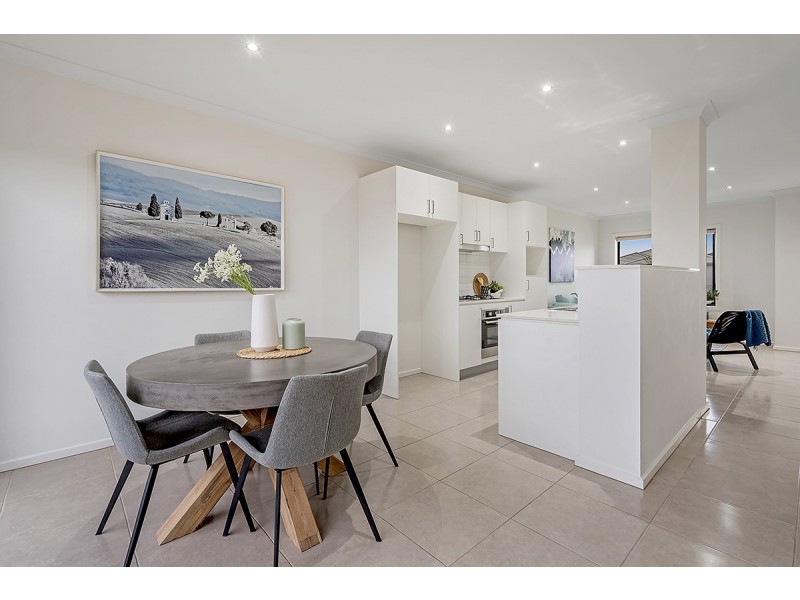 82 Baronial Way, Craigieburn VIC 3064