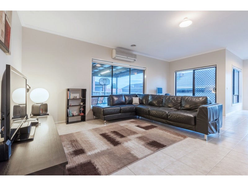 5 Olrig Grove, Craigieburn VIC 3064