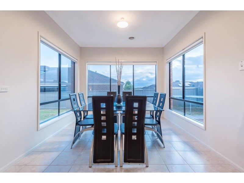 5 Olrig Grove, Craigieburn VIC 3064