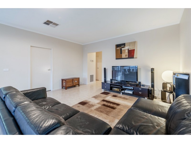 5 Olrig Grove, Craigieburn VIC 3064