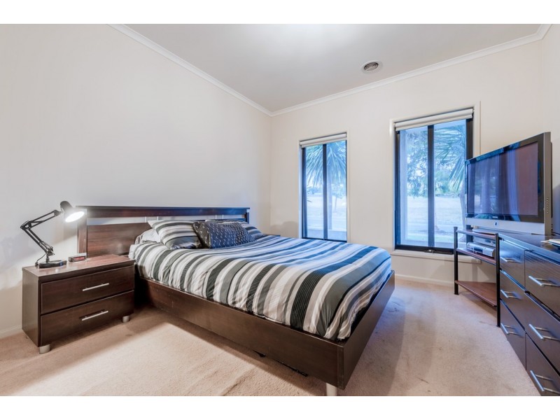 5 Olrig Grove, Craigieburn VIC 3064