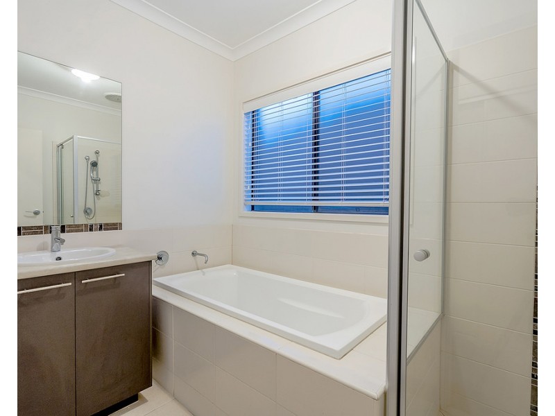 48 Moor Park Drive, Craigieburn VIC 3064