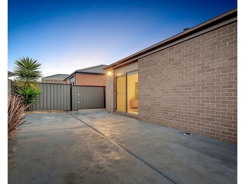 48 Moor Park Drive, Craigieburn VIC 3064