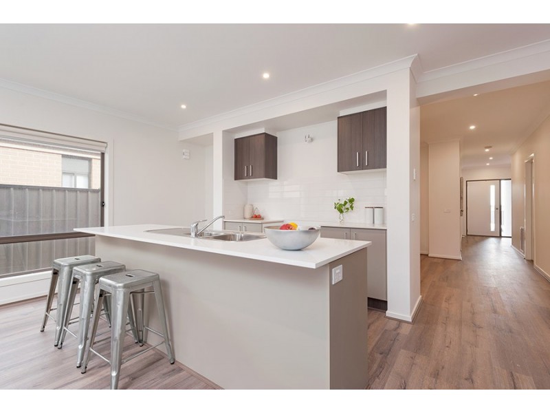 34 Montpellier Crescent, Craigieburn VIC 3064