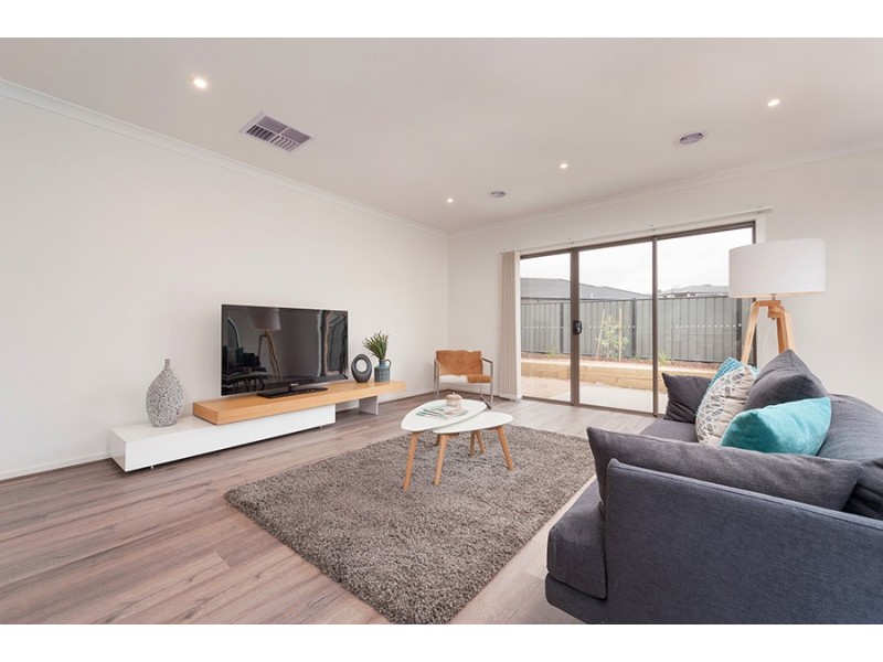 34 Montpellier Crescent, Craigieburn VIC 3064