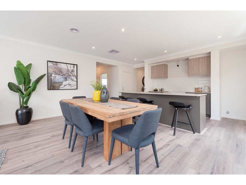 9 Cardigan Street, Craigieburn VIC 3064