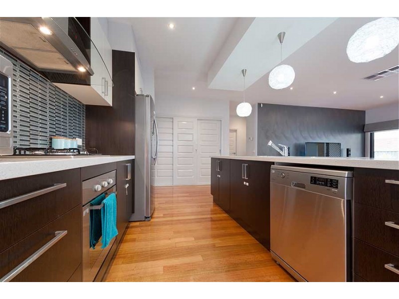 16 Brickwood Circuit, Craigieburn VIC 3064