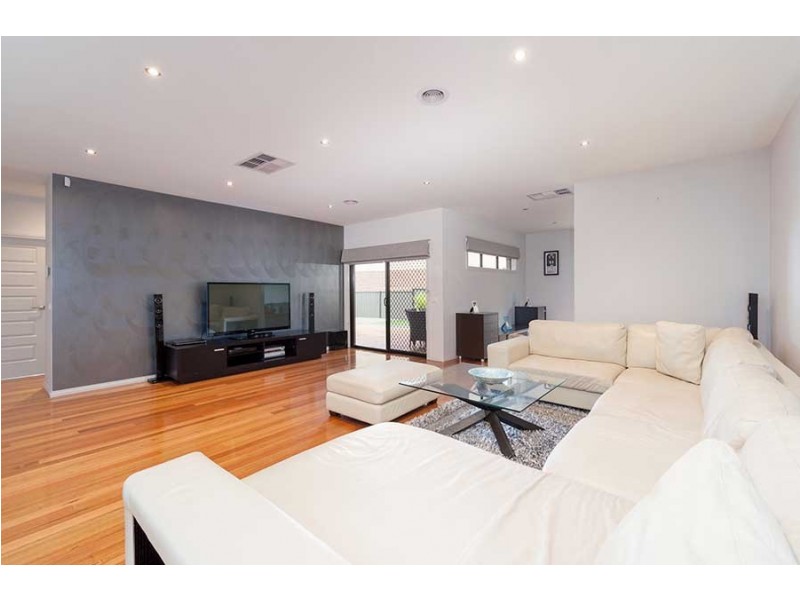 16 Brickwood Circuit, Craigieburn VIC 3064