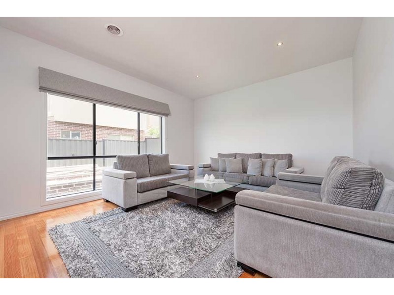 16 Brickwood Circuit, Craigieburn VIC 3064