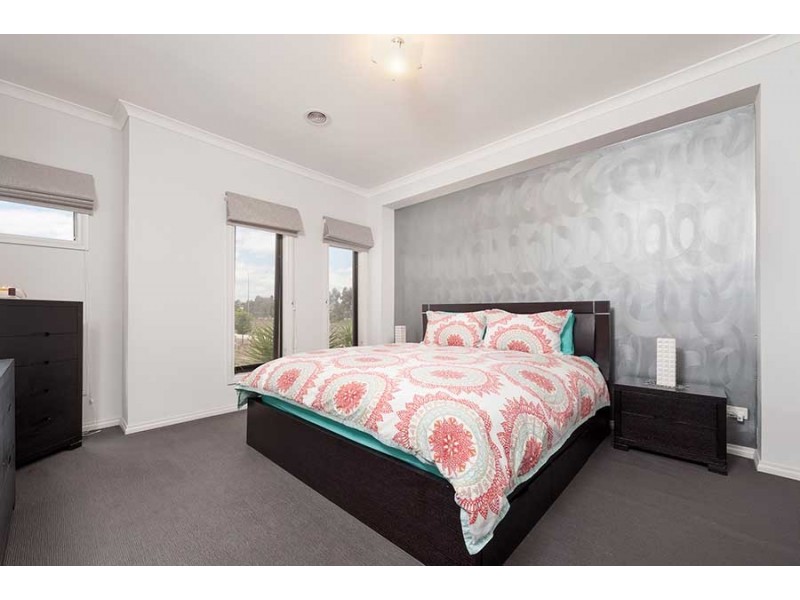 16 Brickwood Circuit, Craigieburn VIC 3064
