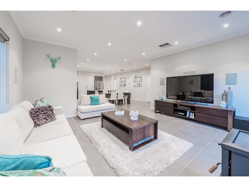 32 Cradle Mountain Drive, Craigieburn VIC 3064