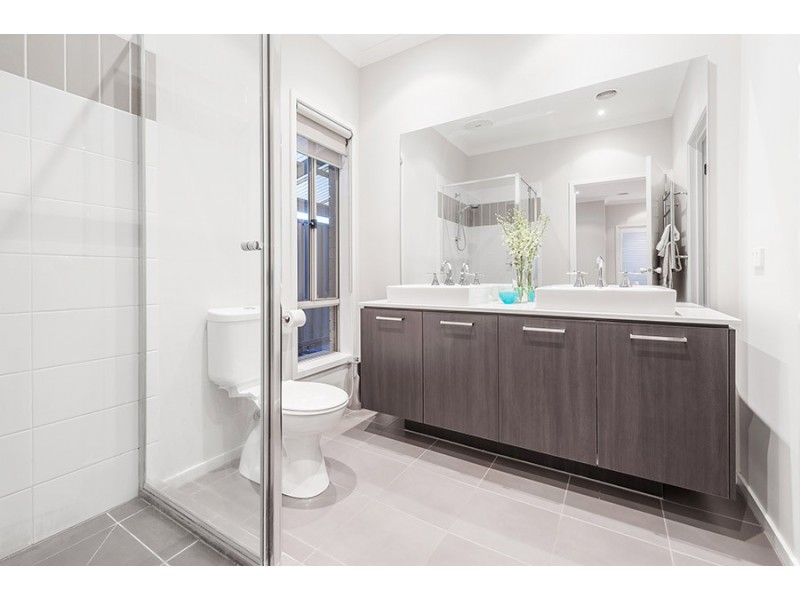 32 Cradle Mountain Drive, Craigieburn VIC 3064