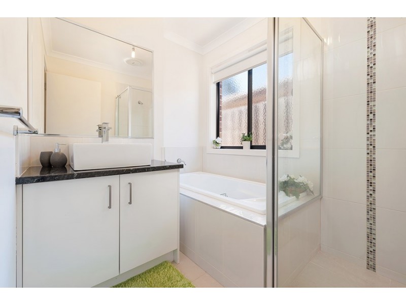 41 Axminster Drive, Craigieburn VIC 3064