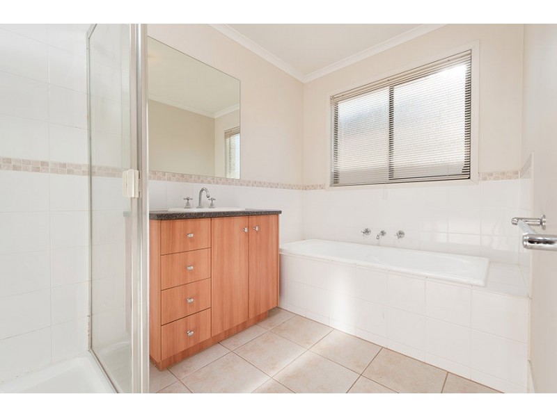 11 Eastwood Place, Craigieburn VIC 3064