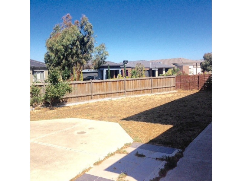 2 Moffat Drive, Lalor VIC 3075