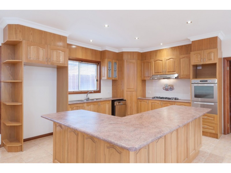 26 Colchester Circuit, Roxburgh Park VIC 3064