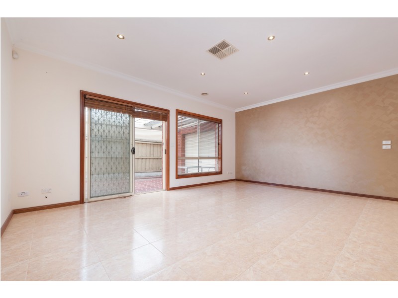 26 Colchester Circuit, Roxburgh Park VIC 3064