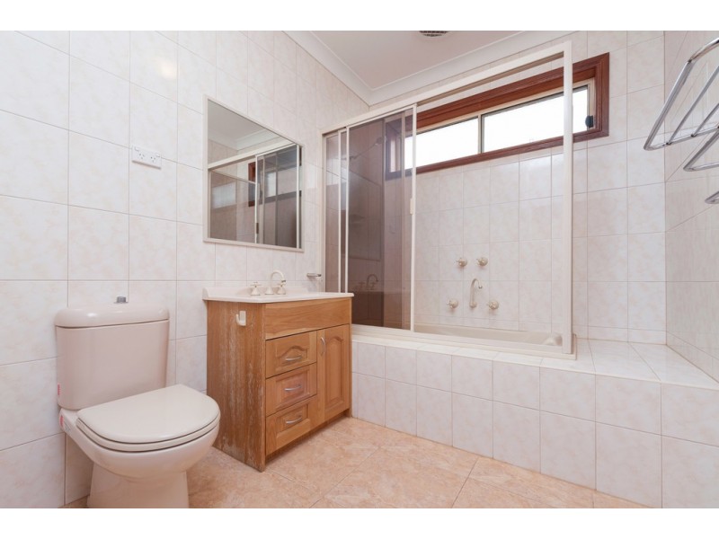 26 Colchester Circuit, Roxburgh Park VIC 3064