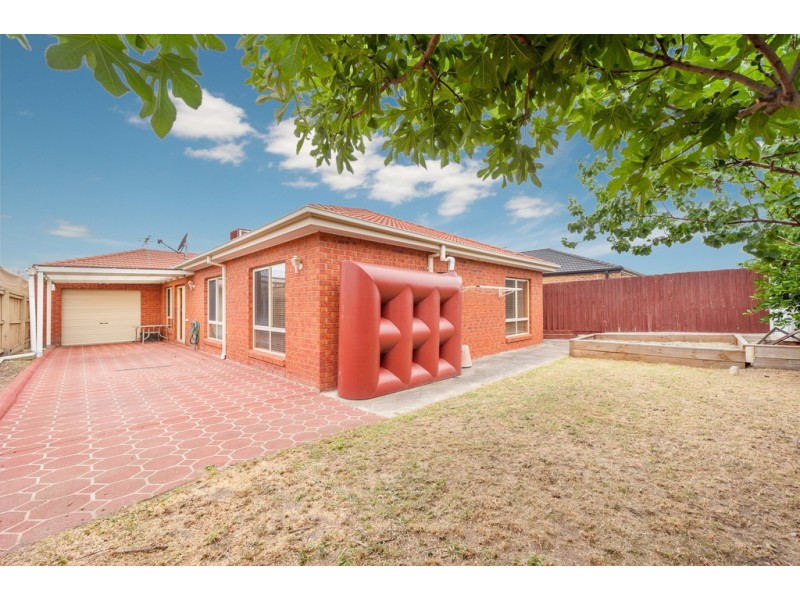 26 Colchester Circuit, Roxburgh Park VIC 3064