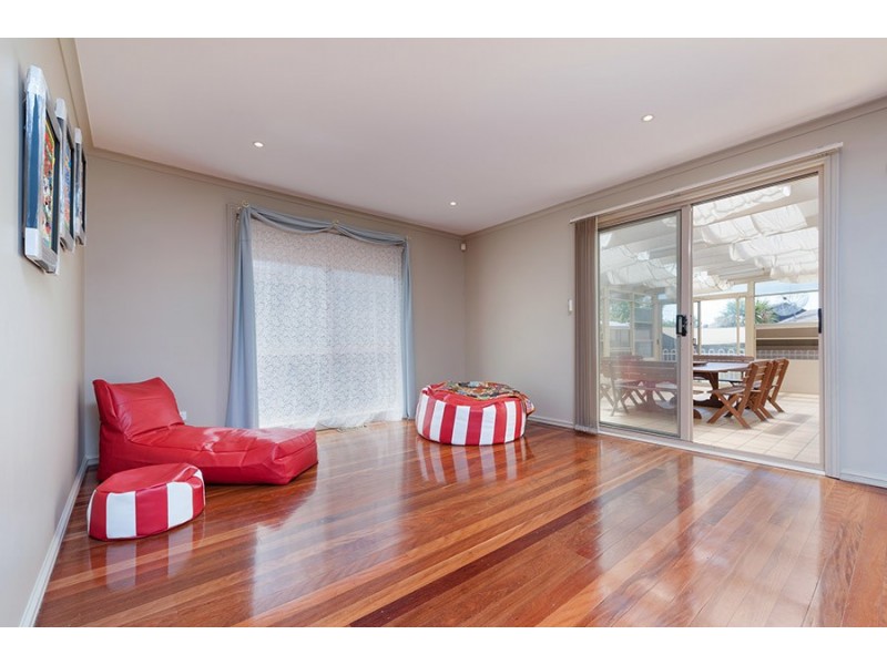 43 Yarcombe Crescent, Craigieburn VIC 3064
