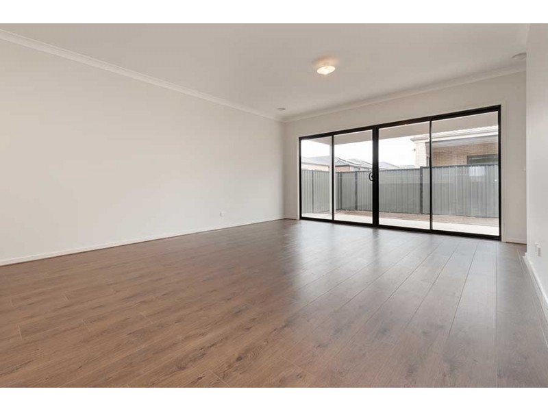 64 Bluebell Drive, Craigieburn VIC 3064