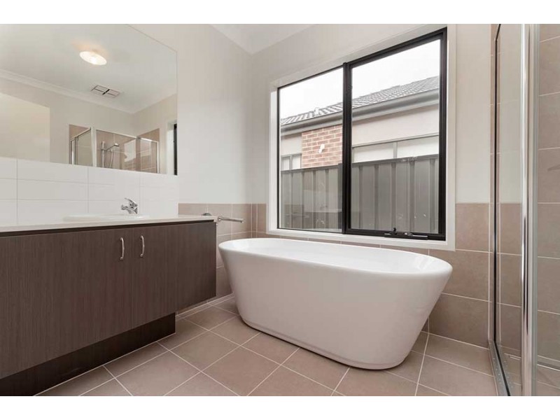 64 Bluebell Drive, Craigieburn VIC 3064