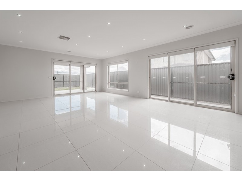 36 Valiant Crescent, Craigieburn VIC 3064