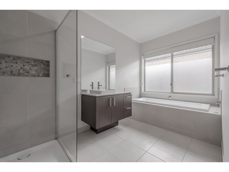 36 Valiant Crescent, Craigieburn VIC 3064