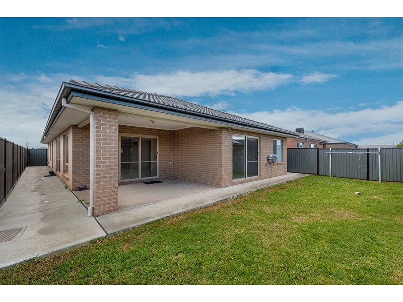 36 Valiant Crescent, Craigieburn VIC 3064