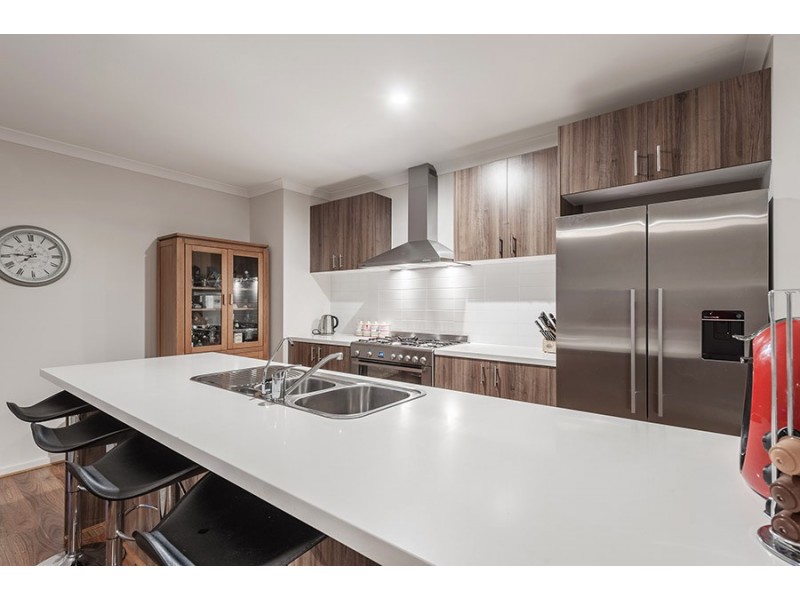 10 Clopton Rise, Craigieburn VIC 3064