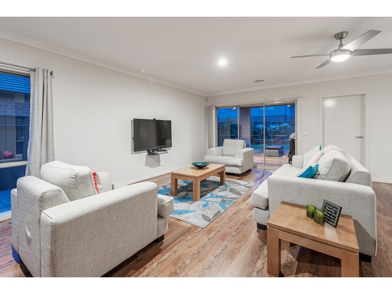 10 Clopton Rise, Craigieburn VIC 3064