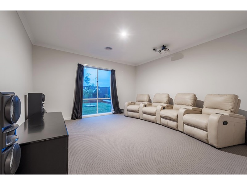 10 Clopton Rise, Craigieburn VIC 3064