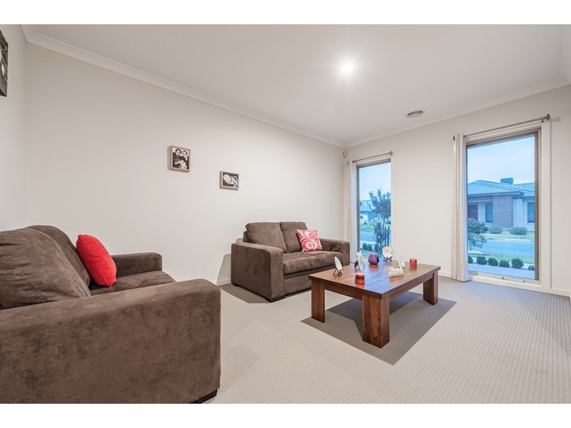 10 Clopton Rise, Craigieburn VIC 3064