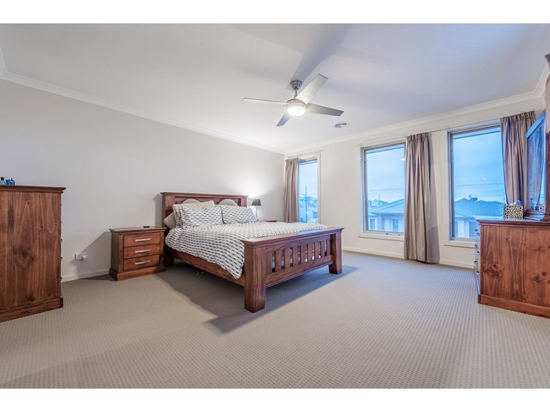 10 Clopton Rise, Craigieburn VIC 3064