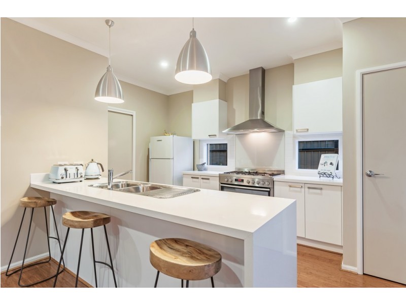 14 Clopton Rise, Craigieburn VIC 3064