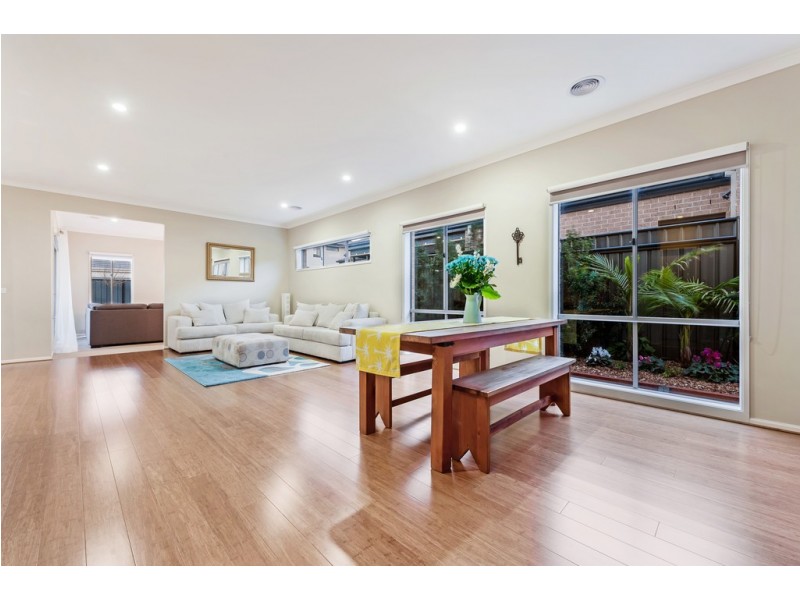 14 Clopton Rise, Craigieburn VIC 3064