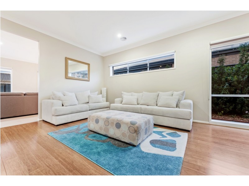 14 Clopton Rise, Craigieburn VIC 3064