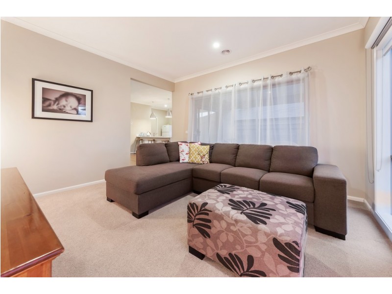 14 Clopton Rise, Craigieburn VIC 3064