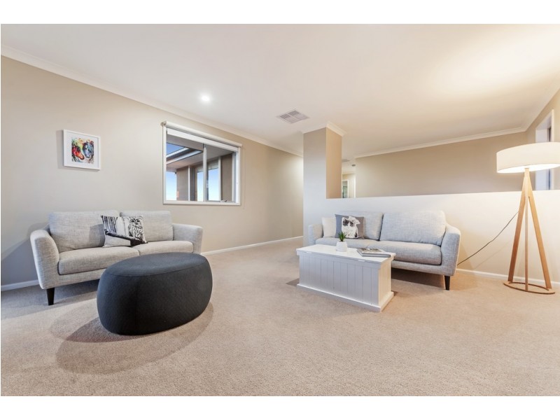 14 Clopton Rise, Craigieburn VIC 3064