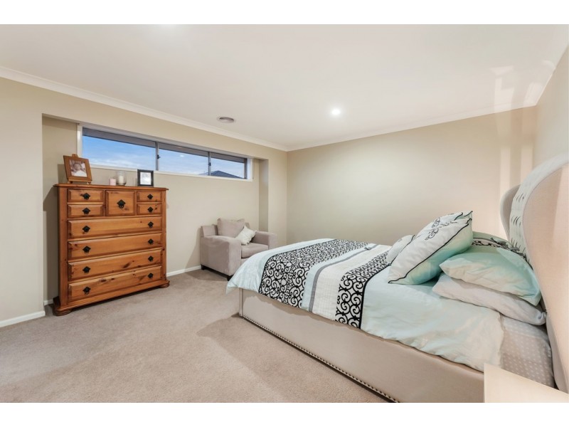 14 Clopton Rise, Craigieburn VIC 3064
