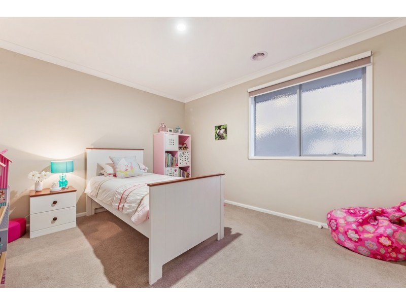 14 Clopton Rise, Craigieburn VIC 3064