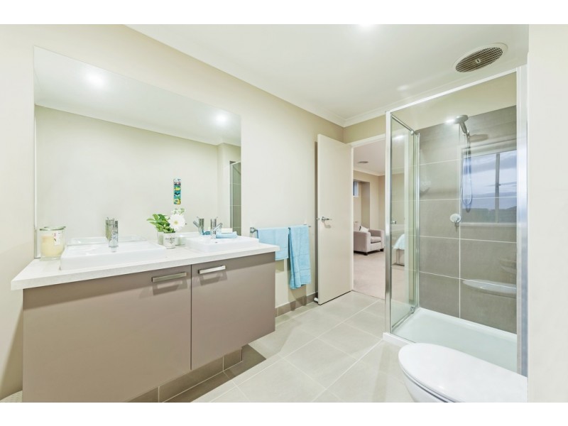 14 Clopton Rise, Craigieburn VIC 3064