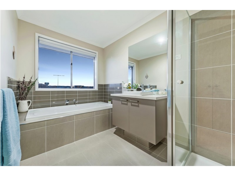 14 Clopton Rise, Craigieburn VIC 3064