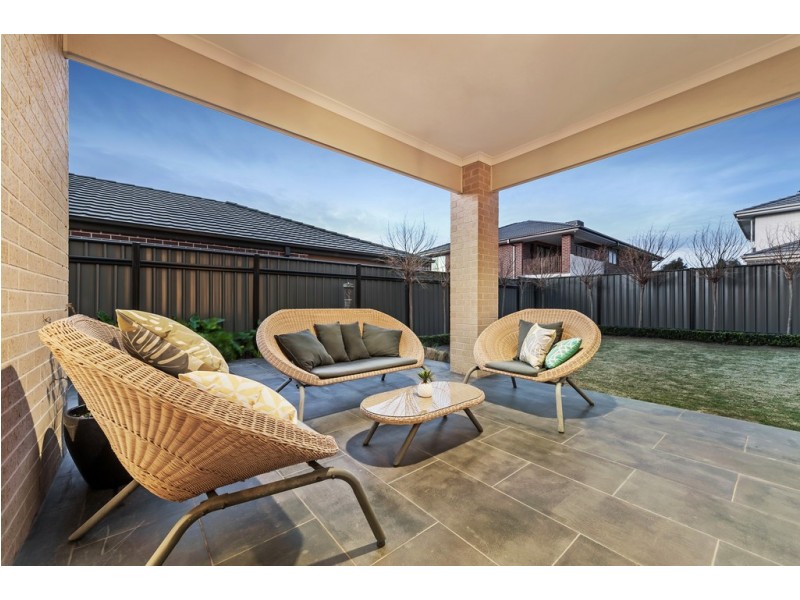 14 Clopton Rise, Craigieburn VIC 3064
