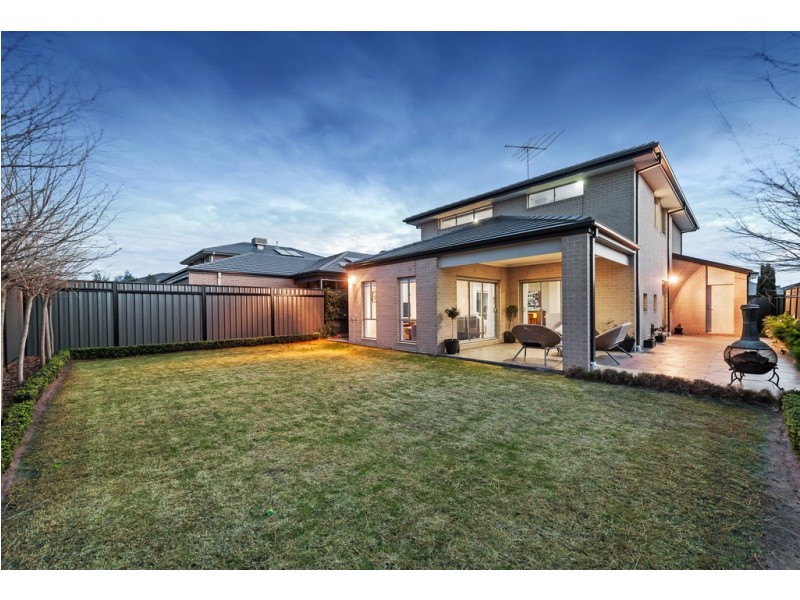 14 Clopton Rise, Craigieburn VIC 3064