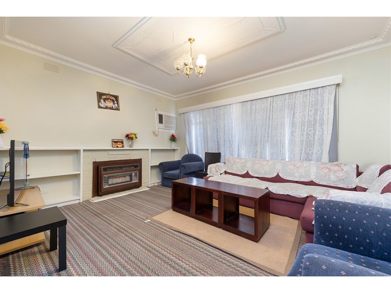 77 Millawa Avenue, St Albans VIC 3021