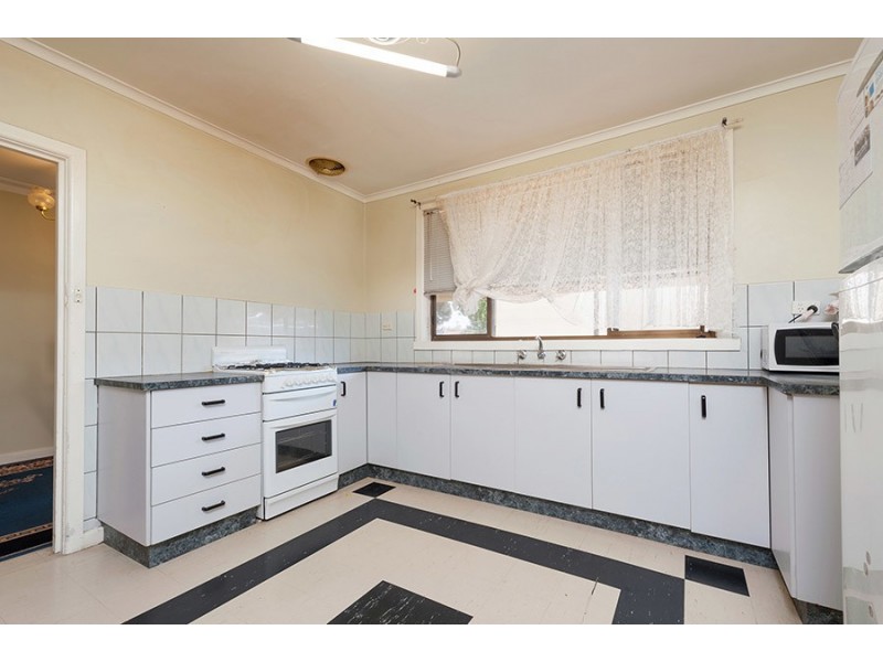 77 Millawa Avenue, St Albans VIC 3021