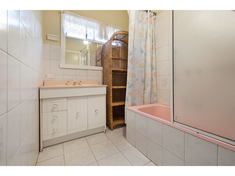 77 Millawa Avenue, St Albans VIC 3021