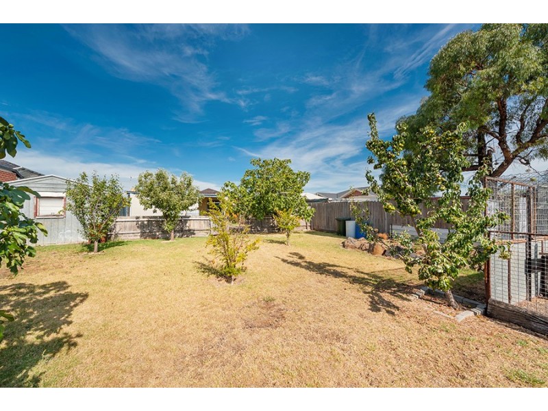 77 Millawa Avenue, St Albans VIC 3021